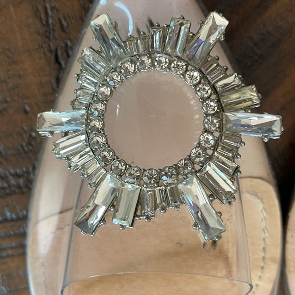 Cute flats. Great for outdoor wedding. - Picture 3 of 3